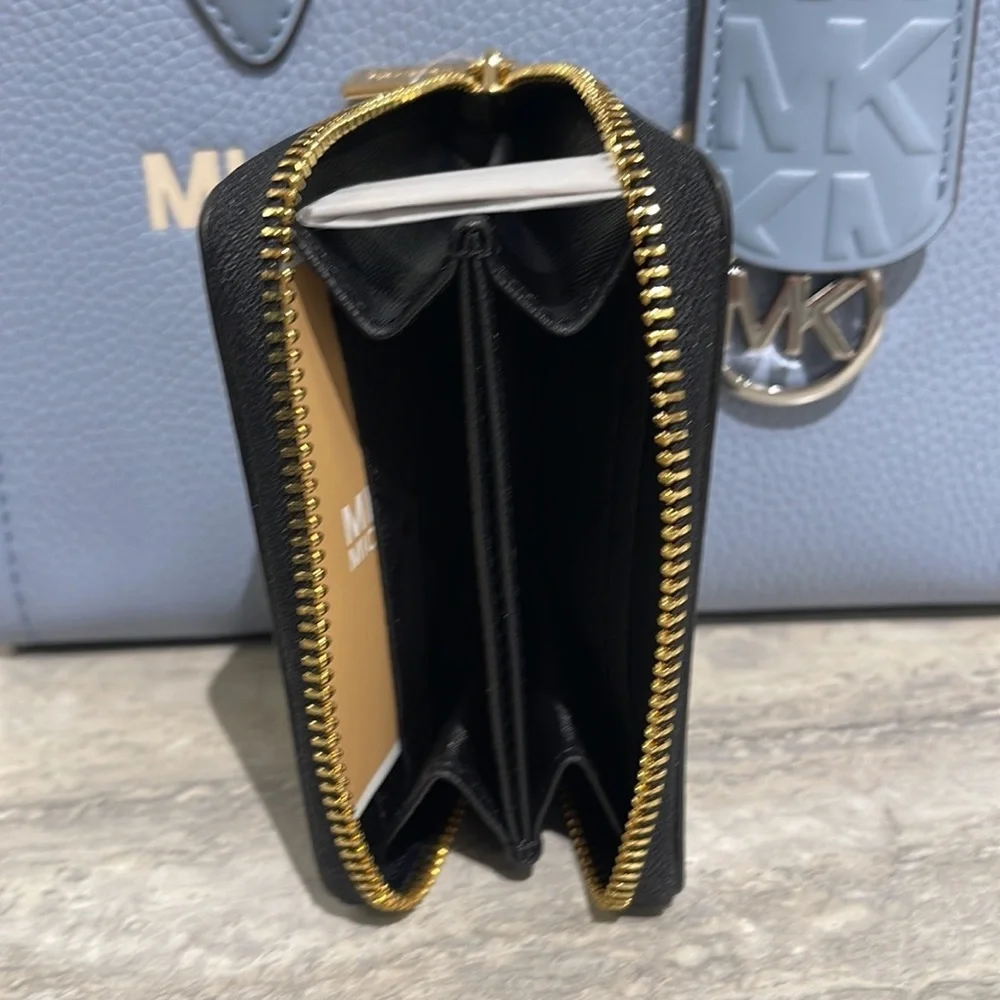 Michael Kors Jet Set Travel Medium Zip Around Card Case
Color: Black
NWT - Picture 12 of 16